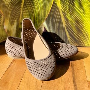 Tan flats: universal thread